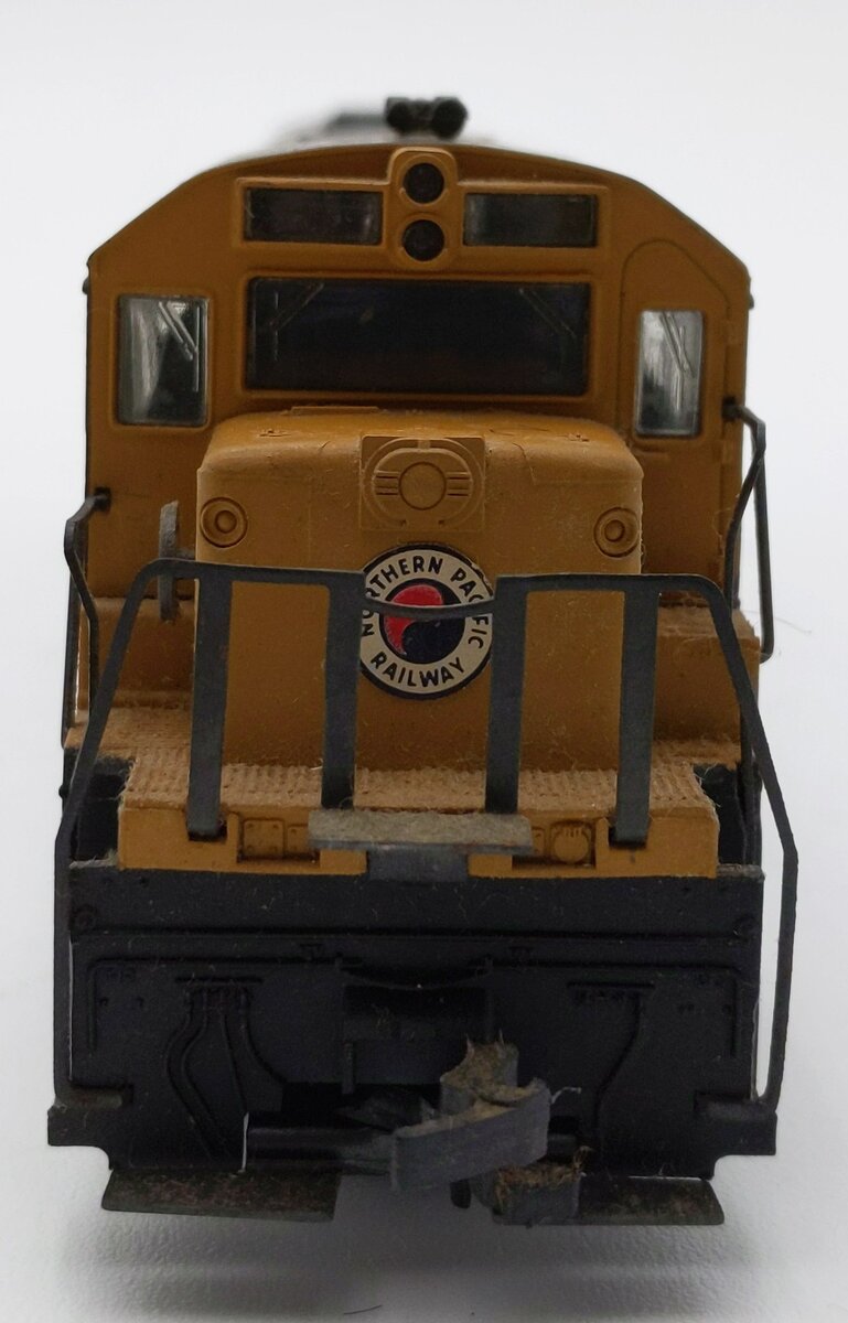 Rivarossi HR2886 HO Northern Pacific U25c Phase II Diesel Locomotive #2500 VG