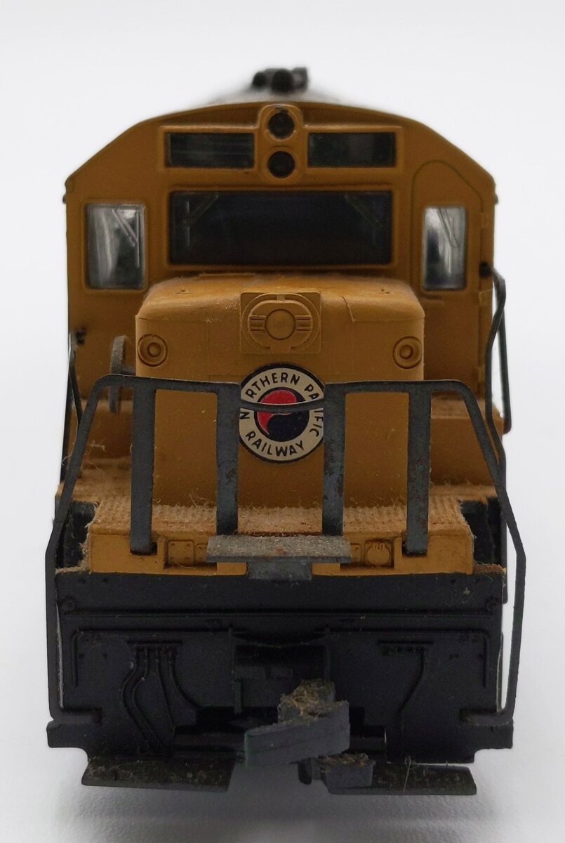 Rivarossi HR2886 HO Northern Pacific U25c Phase II Diesel Locomotive #2500 VG
