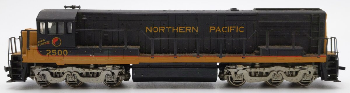 Rivarossi HR2886 HO Northern Pacific U25c Phase II Diesel Locomotive #2500 VG