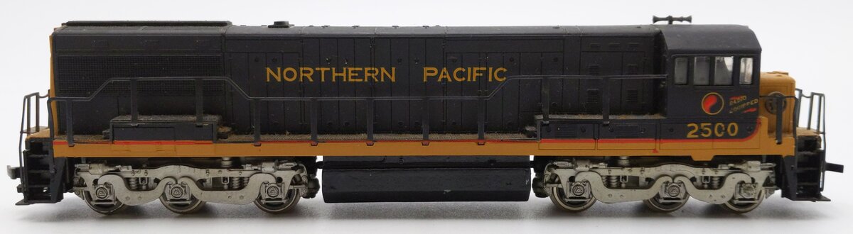 Rivarossi HR2886 HO Northern Pacific U25c Phase II Diesel Locomotive #2500 VG