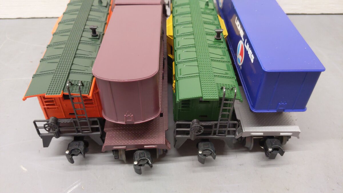 Lionel O Gauge Assorted Freight Cars 6438, 16323, 16303, 6439 [4] EX