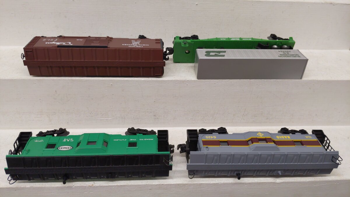 Lionel O Gauge Freight Cars 9174, 6425, 16308, 16617 [4] EX