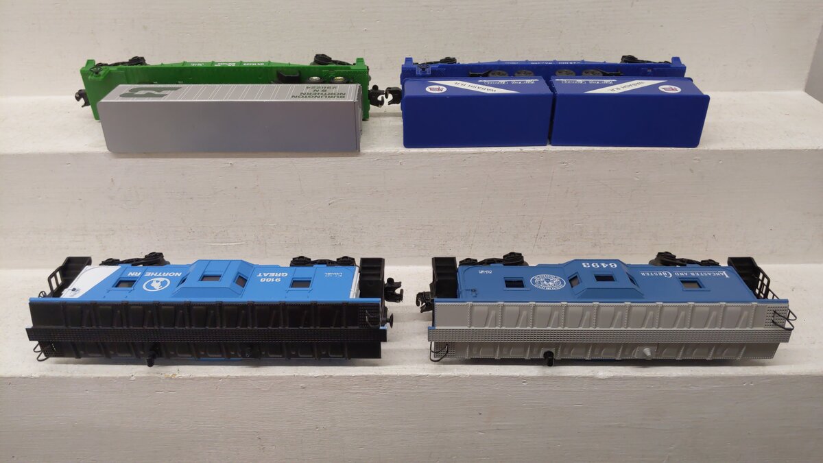 Lionel O Gauge Assorted Freight Cars 16308, 16314, 9188, 6493 [4] EX