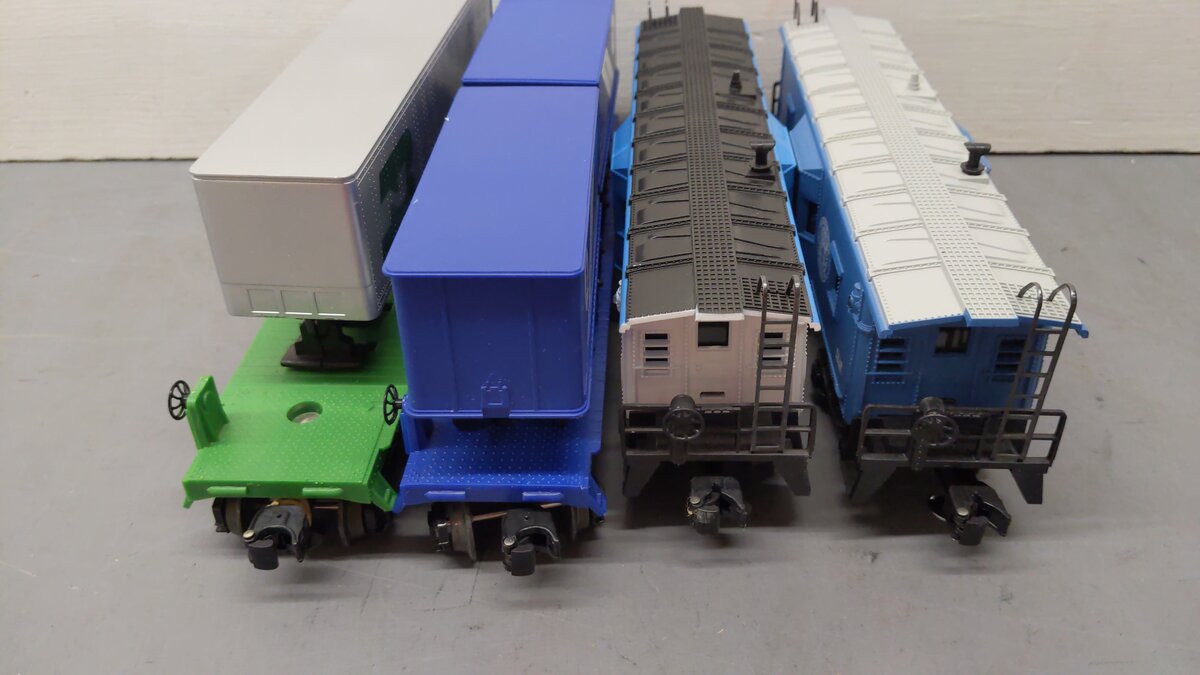 Lionel O Gauge Assorted Freight Cars 16308, 16314, 9188, 6493 [4] EX