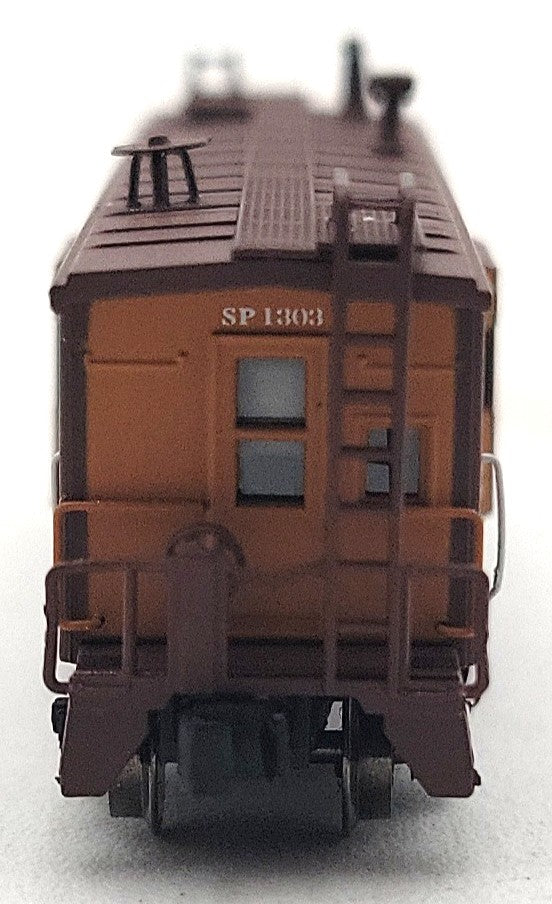 American Z-Line 92000-10 Z Scale Southern Pacific Bay Window Caboose #1303 LN/Box