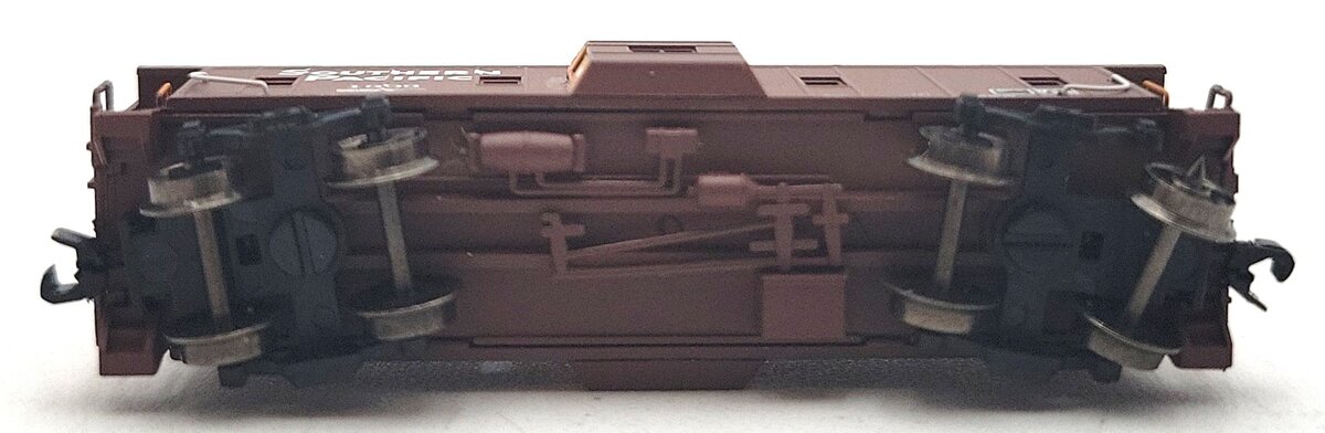 American Z-Line 92000-10 Z Scale Southern Pacific Bay Window Caboose #1303 LN/Box