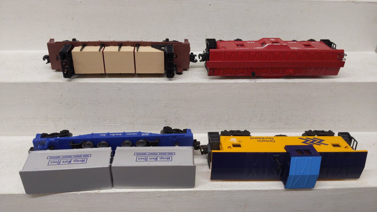 Lionel O Gauge Assorted Freight Cars 9184, 16333, 6901, 16307 [4] EX