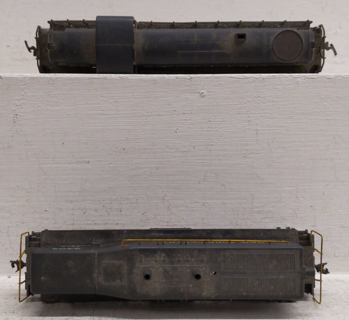HO Scale Assorted Diesel Locomotive Set: 23 & 5302 [2] VG