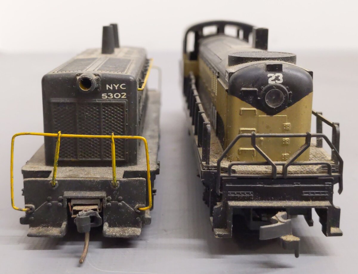 HO Scale Assorted Diesel Locomotive Set: 23 & 5302 [2] VG