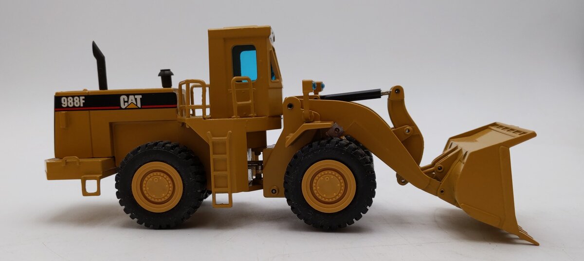 NZG Modelle 1:50 Scale Diecast Caterpillar 988F Wheel Loader EX/Box