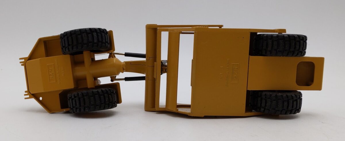 NZG Modelle 1:50 Scale Diecast Caterpillar CAT 621 Scraper EX/Box