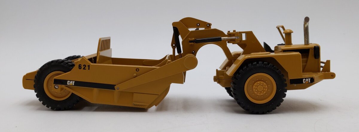 NZG Modelle 1:50 Scale Diecast Caterpillar CAT 621 Scraper EX/Box