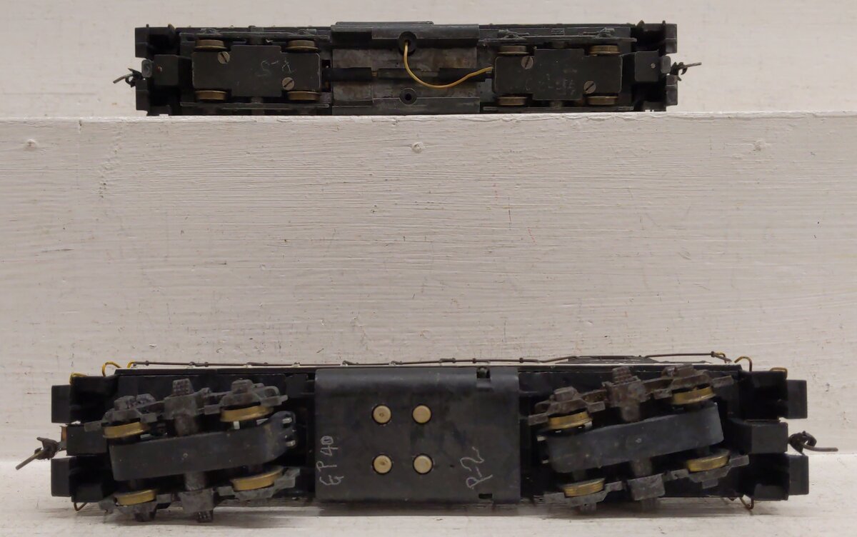 HO Scale Assorted New York Central Diesel Locomotives: 3020 & 3045 [2]