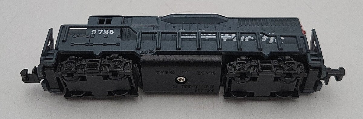 High Speed 9725 N Scale Southern Pacific Non-Powered Diesel Locomotive #9725 LN/Box