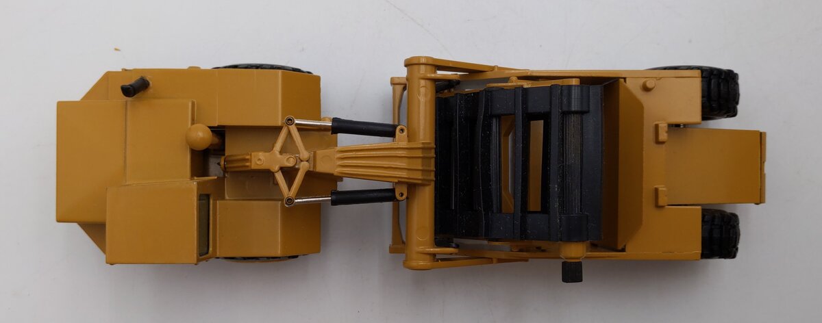 NZG Modelle 1:50 Scale Diecast Caterpillar CAT 615 Elevating Scraper EX/Box