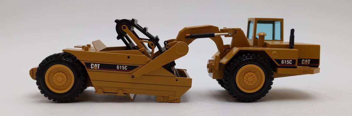NZG Modelle 1:50 Scale Diecast Caterpillar CAT 615 Elevating Scraper EX/Box