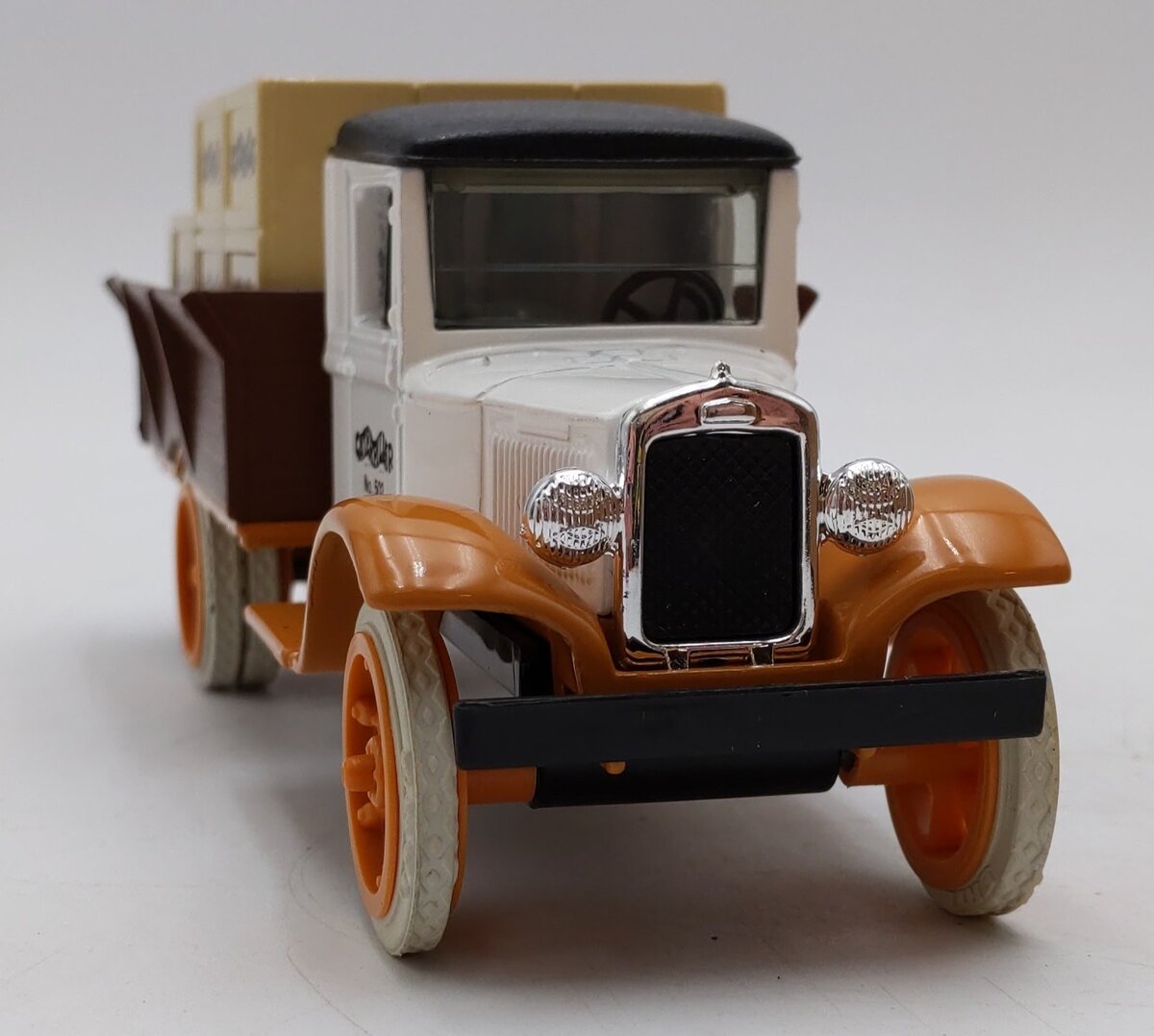 Ertl 1:34 Scale Caterpillar 1931 Hawkeye Truck Bank NIB