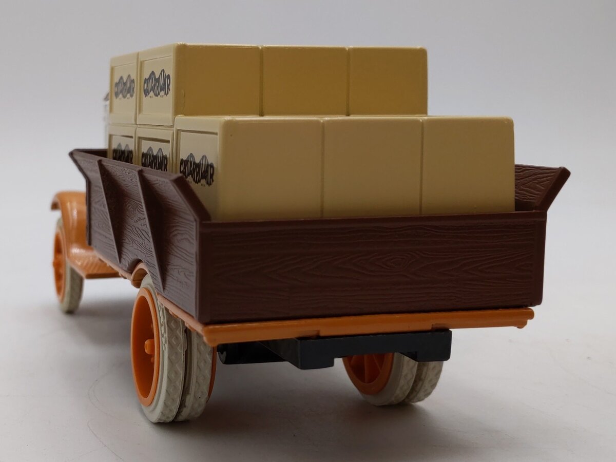Ertl 1:34 Scale Caterpillar 1931 Hawkeye Truck Bank NIB