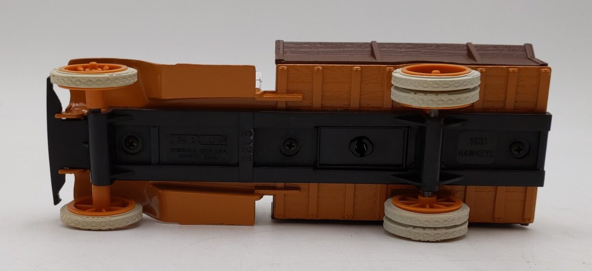 Ertl 1:34 Scale Caterpillar 1931 Hawkeye Truck Bank NIB