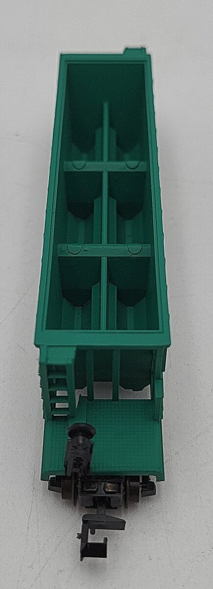 Aurora 4843/225 N Scale Penn Central Hopper Car #8517 EX/Box