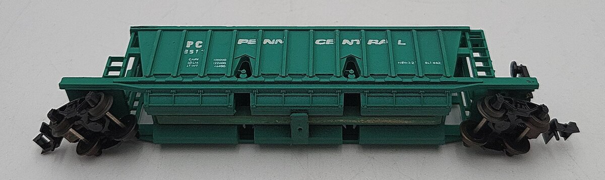 Aurora 4843/225 N Scale Penn Central Hopper Car #8517 EX/Box