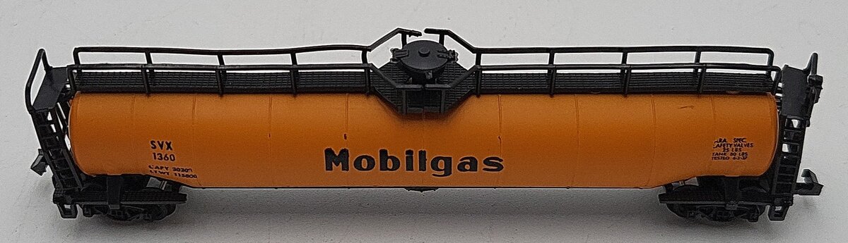 Aurora 4870/410 N Scale Mobilgas Tank Car #1360 EX/Box