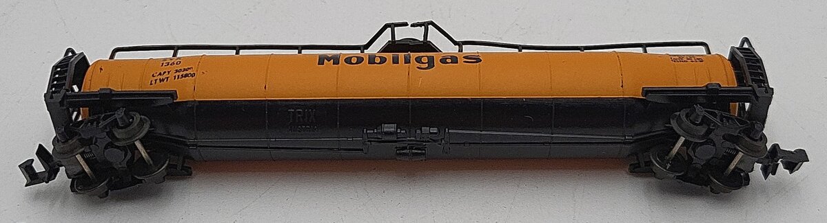 Aurora 4870/410 N Scale Mobilgas Tank Car #1360 EX/Box