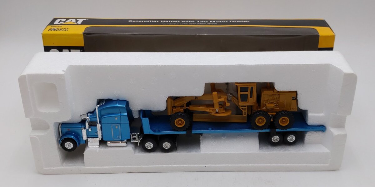 Norscot 55083 1:64 Diecast Caterpillar Hauler w/12G Motor Grader LN/Box