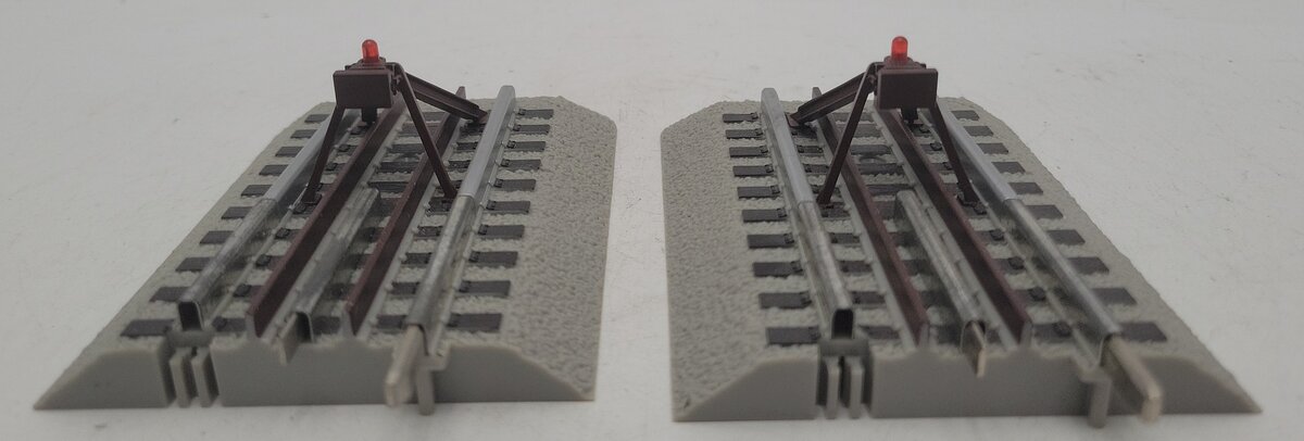 Lionel 6-12035 O Gauge FasTrack Lighted Bumpers (Pack of 2) EX/Box