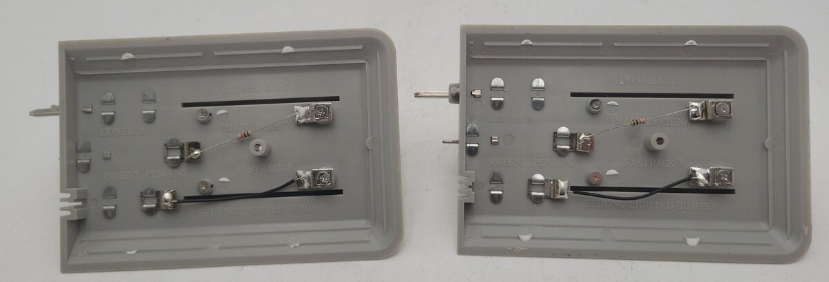 Lionel 6-12035 O Gauge FasTrack Lighted Bumpers (Pack of 2) EX/Box
