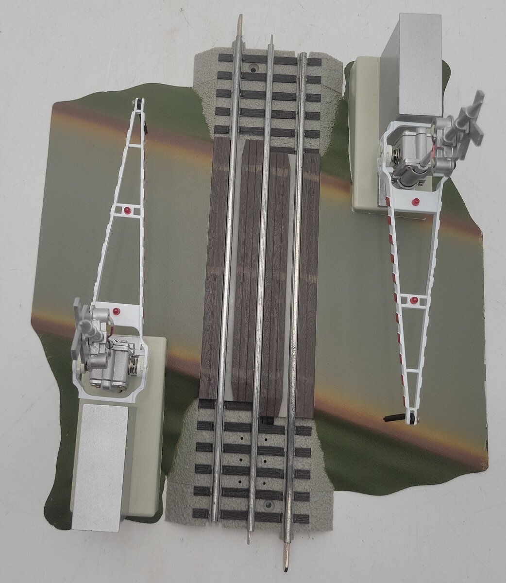 Lionel 6-12062 O Grade Crossing With Gates & Flashers EX