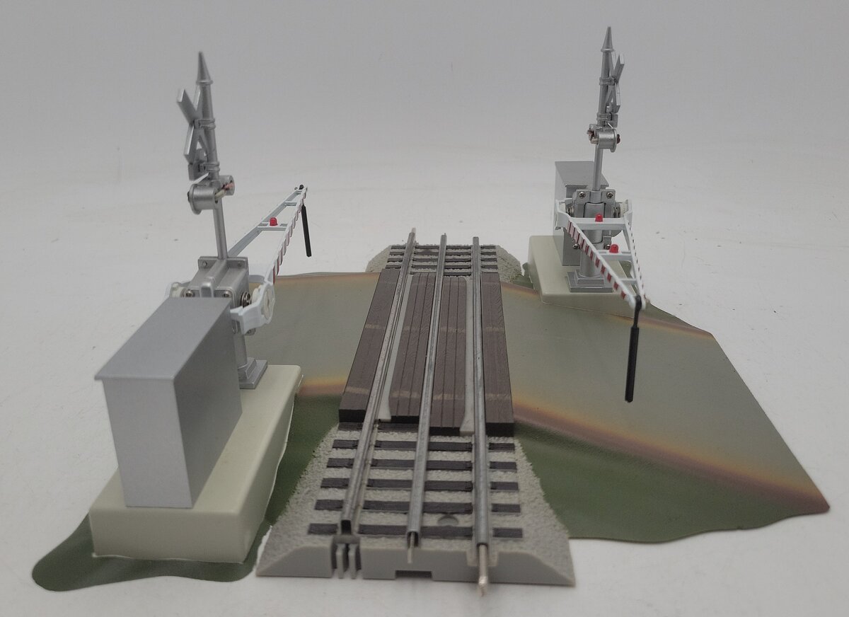 Lionel 6-12062 O Grade Crossing With Gates & Flashers EX