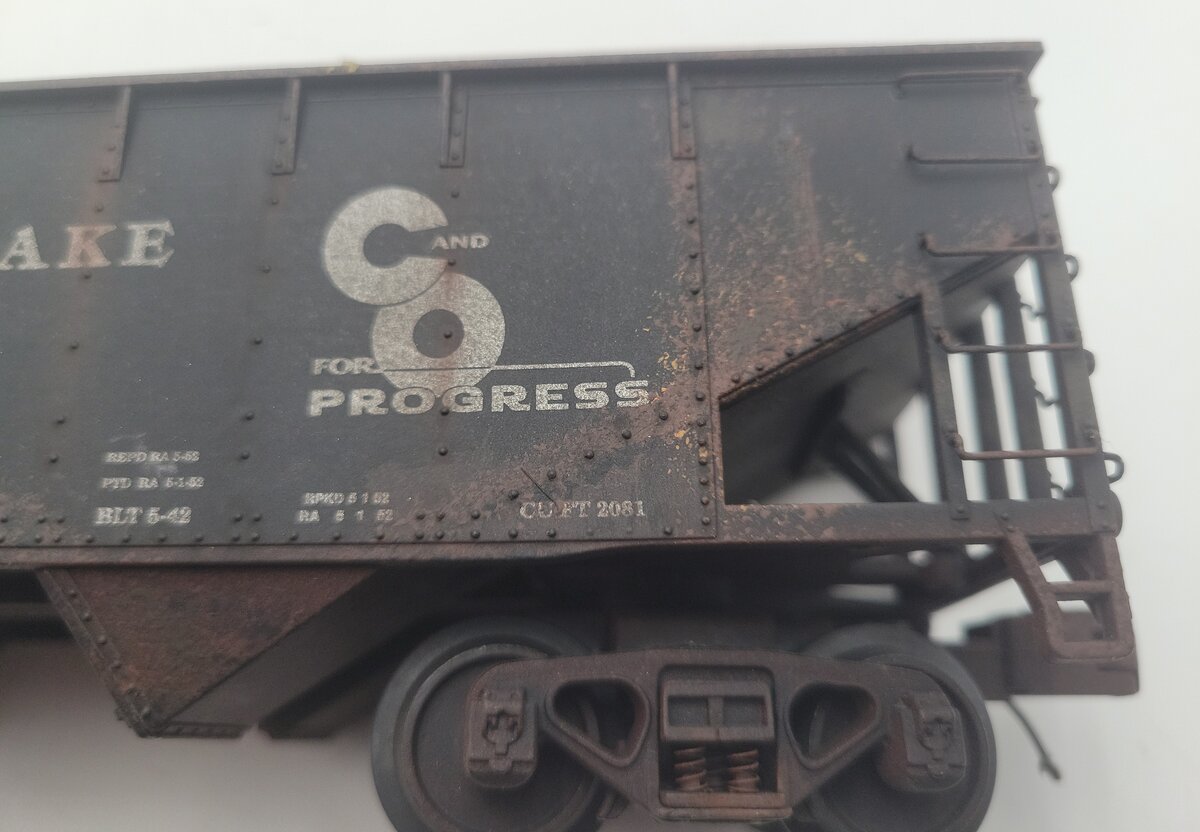 MTH 20-97709 O C&O 2-Bay Offset Hopper Car w/Coal Load #52697 - Custom Weathered/Box