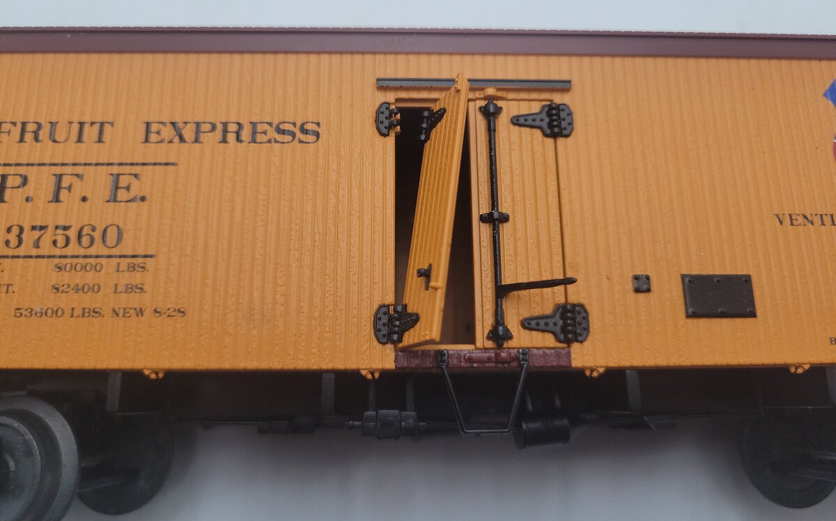 MTH 20-94357 O Pacific Fruit Express 36' Woodsided Reefer Car #37560 EX/Box