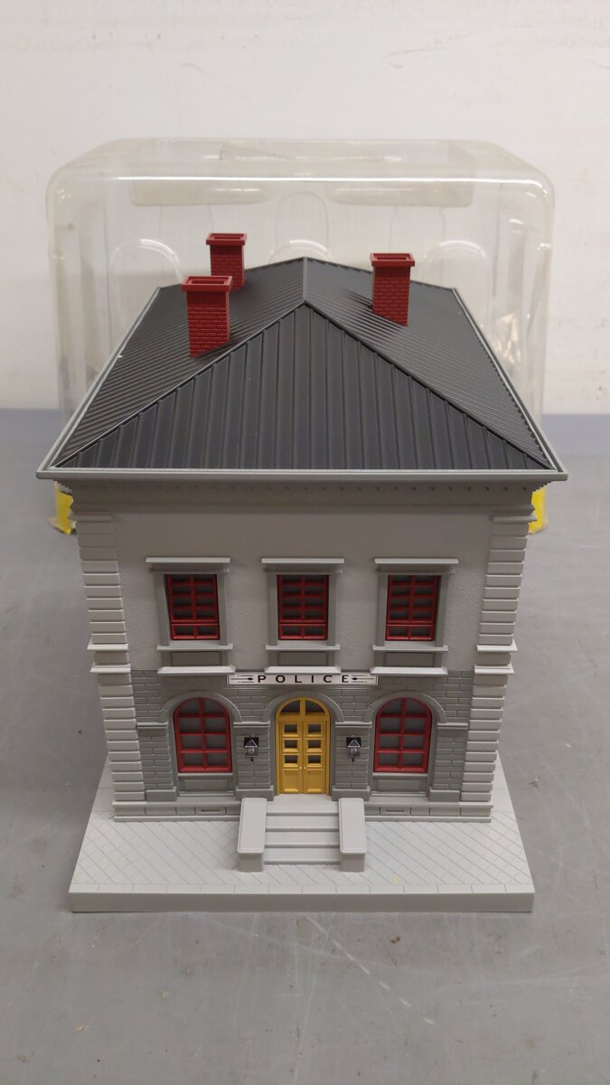 MTH 30-9099 O Gray & Maroon Police Station Assembled Building EX/Box