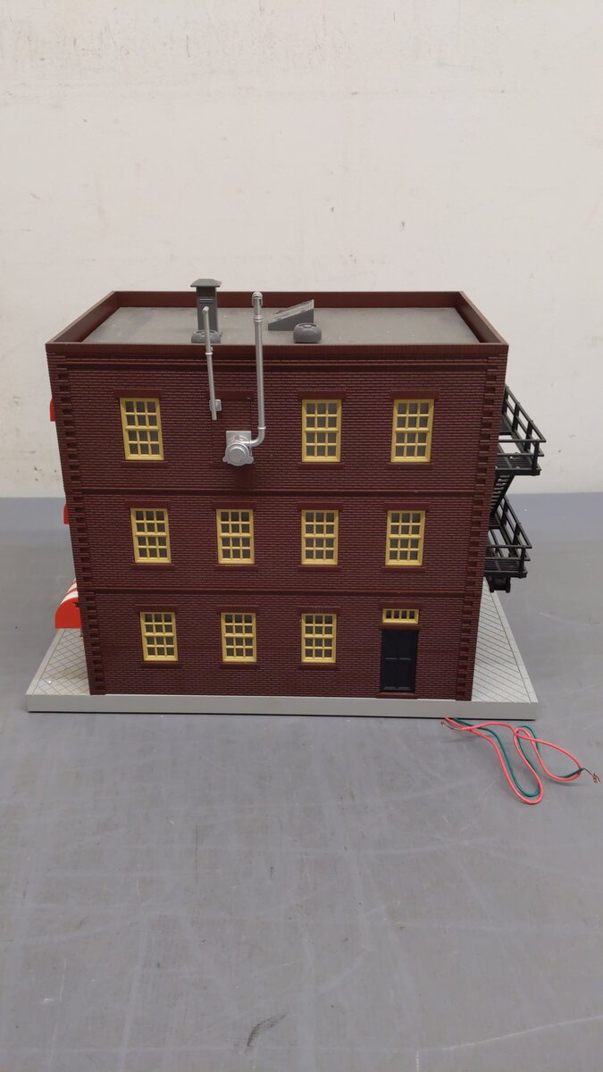 MTH 30-90194 O Scale Cadwalladers Welsh Tavern 3-Story Building EX/Box