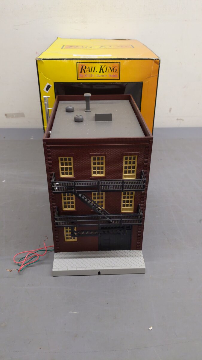 MTH 30-90194 O Scale Cadwalladers Welsh Tavern 3-Story Building EX/Box