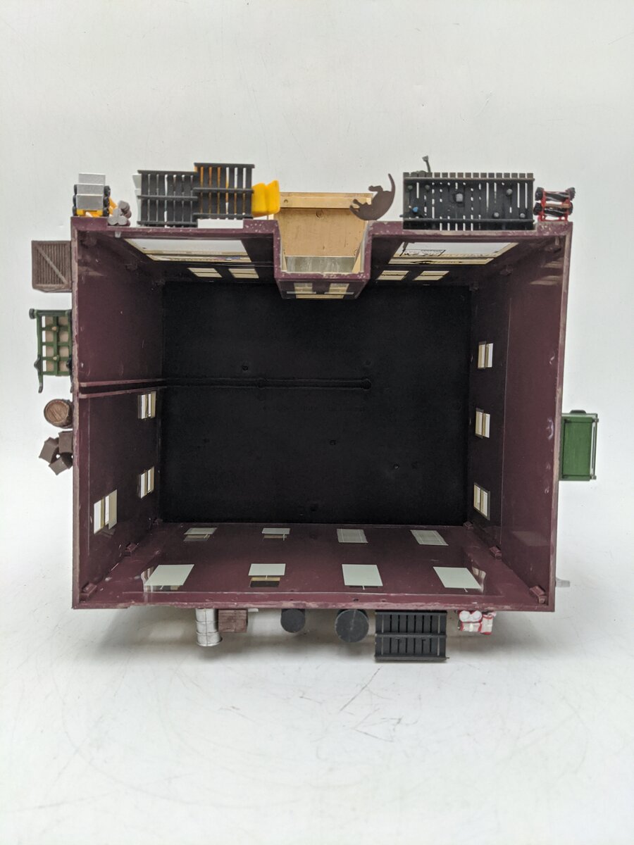 Woodland Scenics BR5842 O Scale Built-&-Ready Harrison's Hardware Building EX/Box