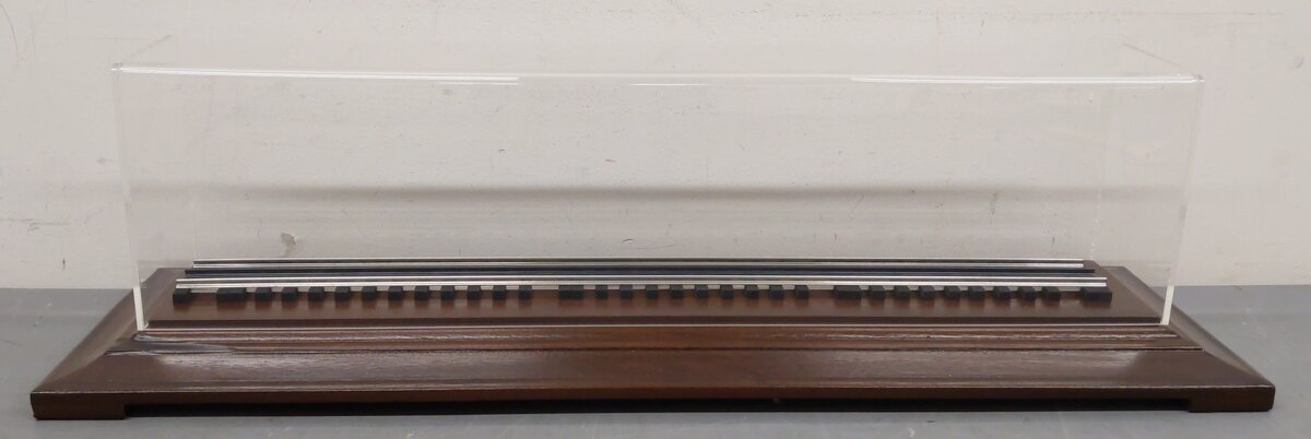 Lionel O Gauge 28" Display Case W/ Wooden Base LN/Box