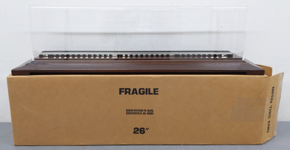 Lionel O Gauge 28" Display Case W/ Wooden Base LN/Box