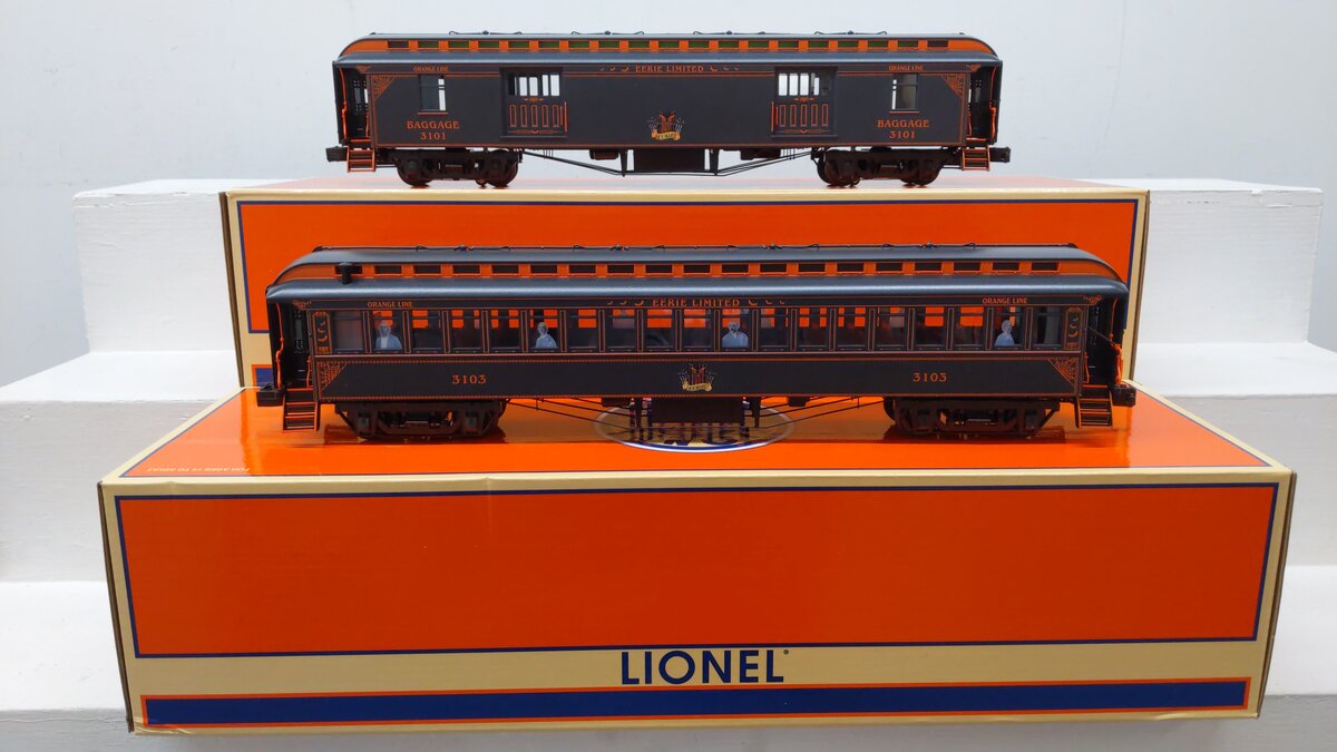 Lionel 2427650 O Halloween Wood Passenger Car Pack A (Set of 2) EX/Box