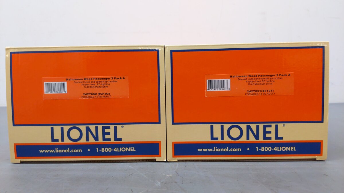 Lionel 2427650 O Halloween Wood Passenger Car Pack A (Set of 2) EX/Box