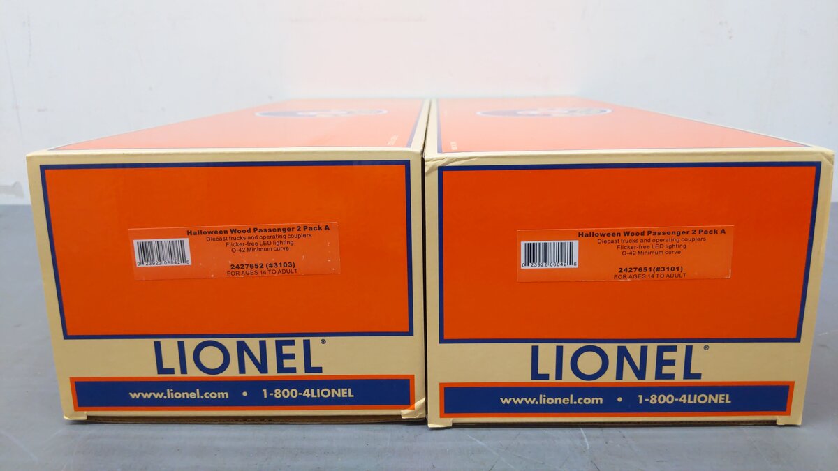 Lionel 2427650 O Halloween Wood Passenger Car Pack A (Set of 2) EX/Box