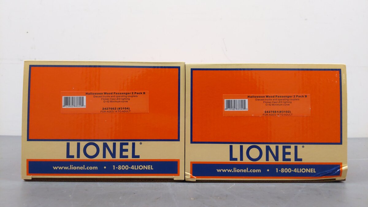 Lionel 2427660 O Halloween Wood Passenger Car Pack B (Set of 2) EX/Box