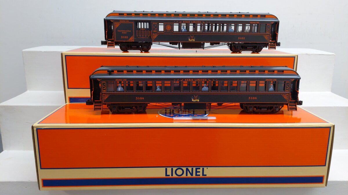 Lionel 2427660 O Halloween Wood Passenger Car Pack B (Set of 2) EX/Box