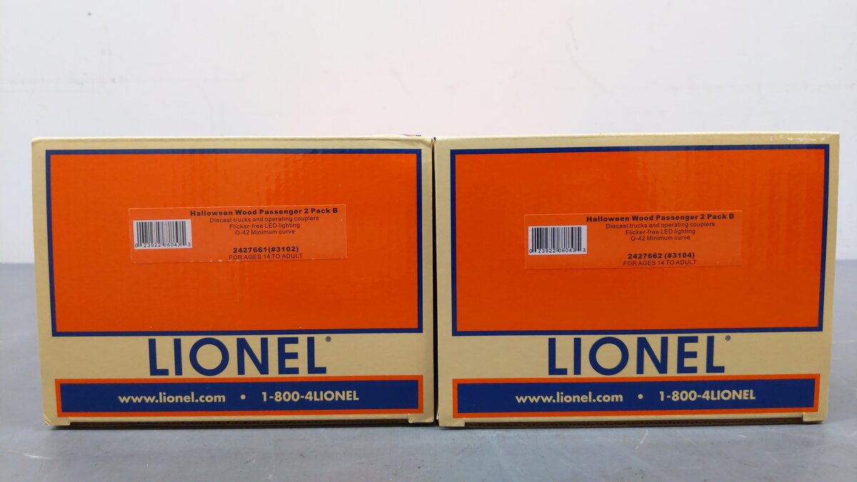 Lionel 2427660 O Halloween Wood Passenger Car Pack B (Set of 2) EX/Box