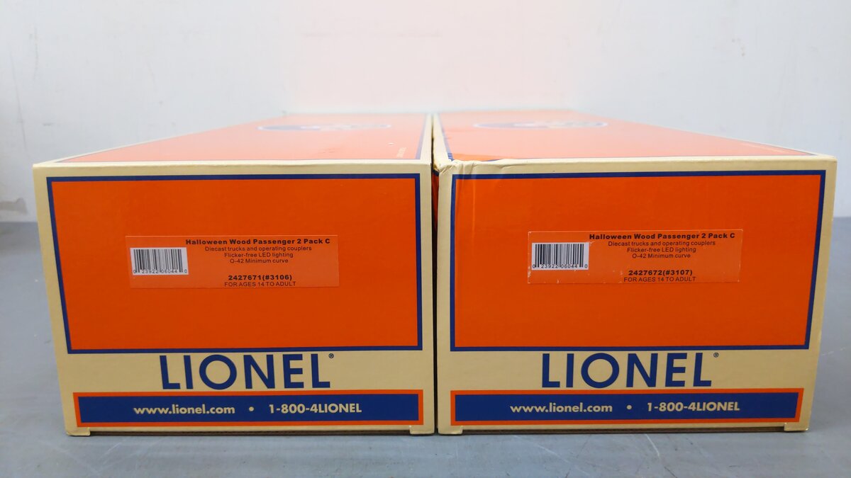 Lionel 2427670 O Halloween Wood Passenger Car Pack C (Set of 2) VG/Box