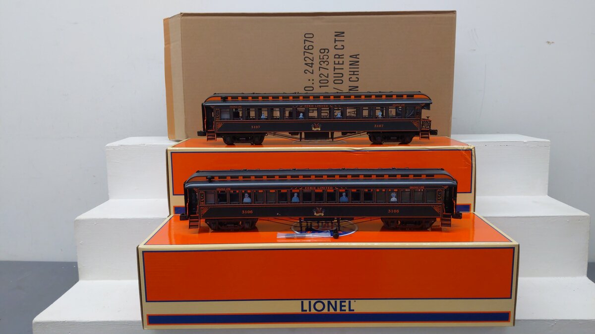 Lionel 2427670 O Halloween Wood Passenger Car Pack C (Set of 2) VG/Box