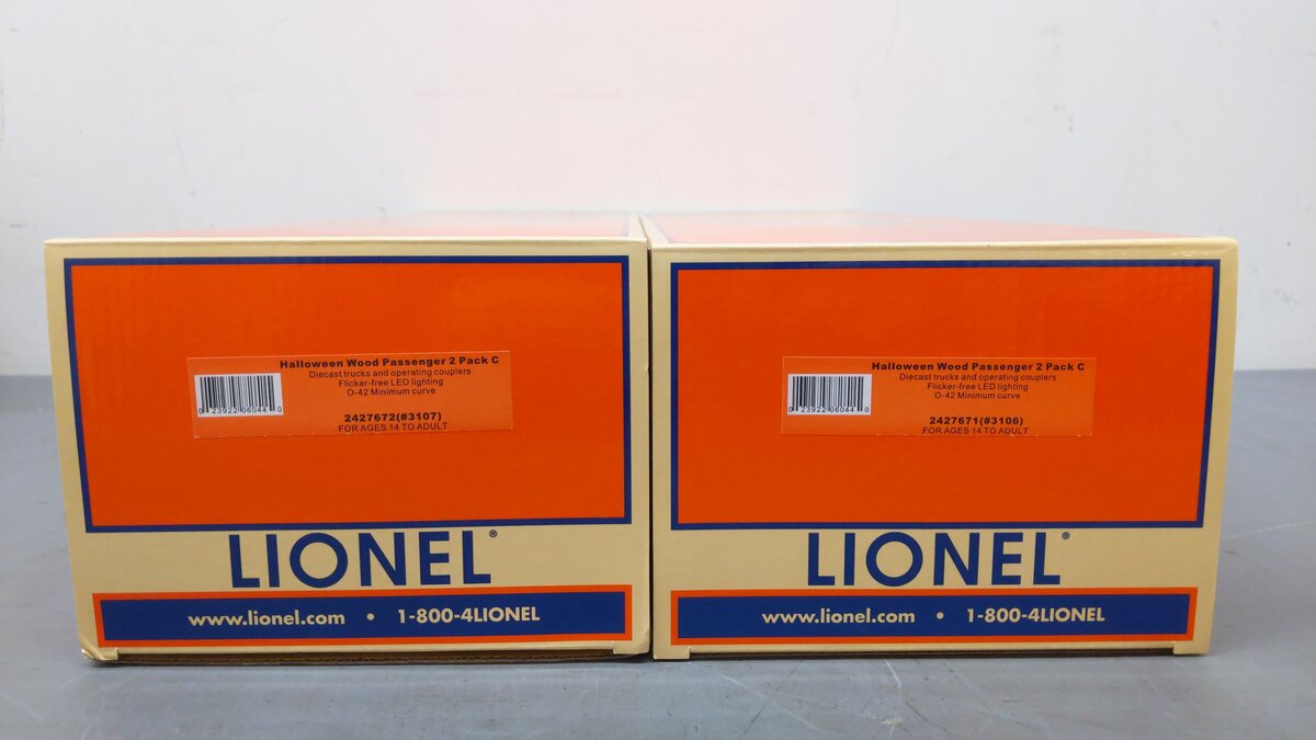 Lionel 2427670 O Halloween Wood Passenger Car Pack C (Set of 2) VG/Box