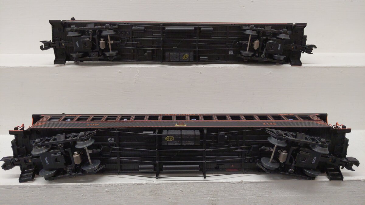 Lionel 2427670 O Halloween Wood Passenger Car Pack C (Set of 2) VG/Box